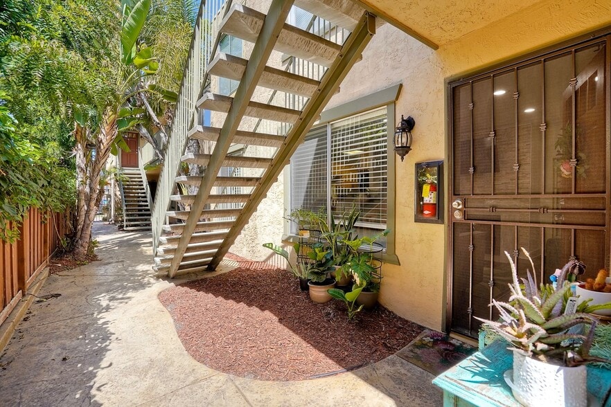 Building Photo - 4075 Marlborough Ave