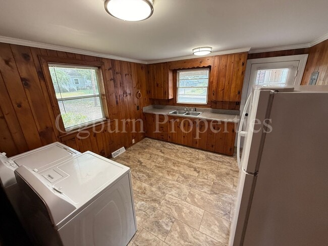 Building Photo - 731 Faircloth Ave