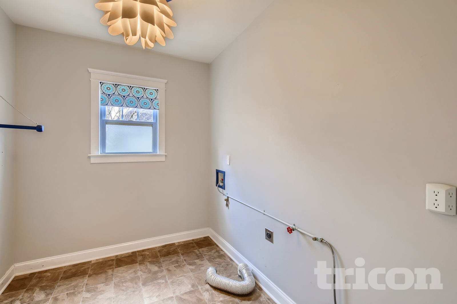 Building Photo - 1519 Peak Ct