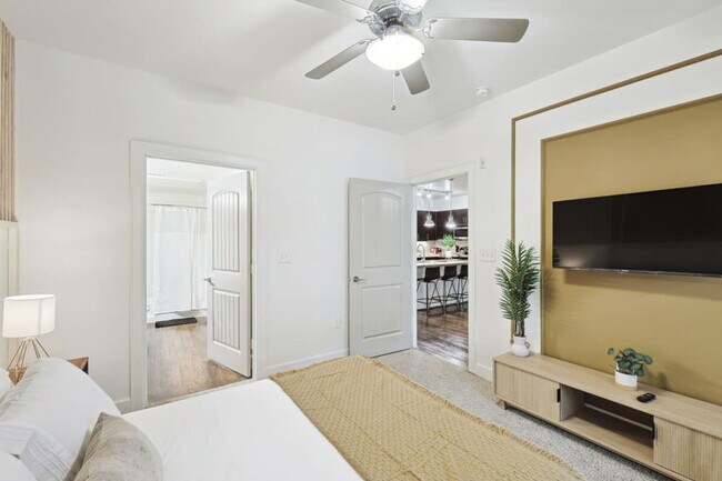 Building Photo - 5725 Town and Country Blvd