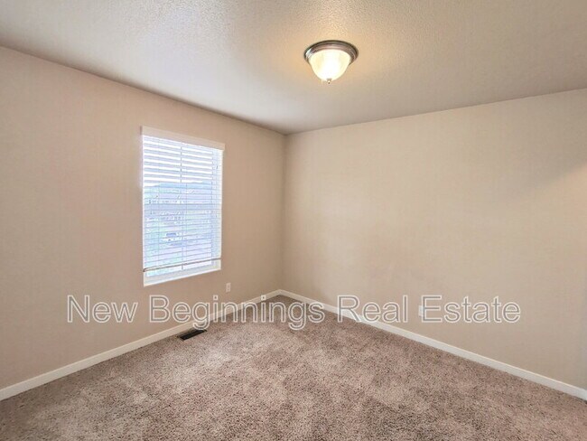 Building Photo - 2562 Ellingwood Dr