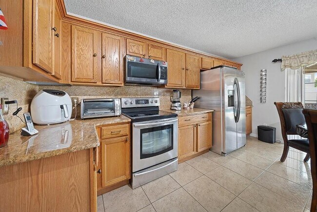 Building Photo - 3304 Amberley Park Cir