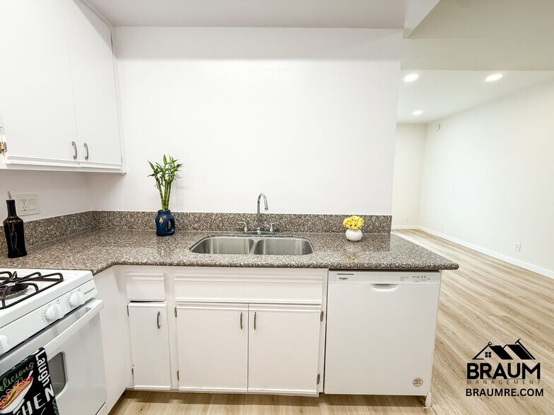 Building Photo - 11459 Collins St