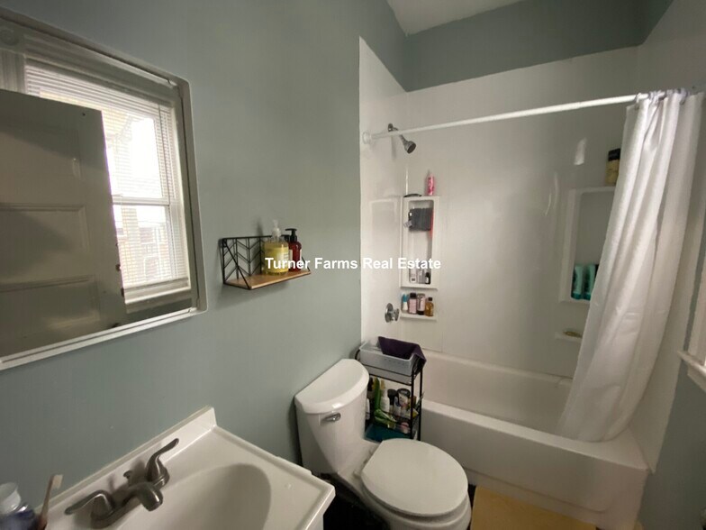 Building Photo - 36 Cherokee St