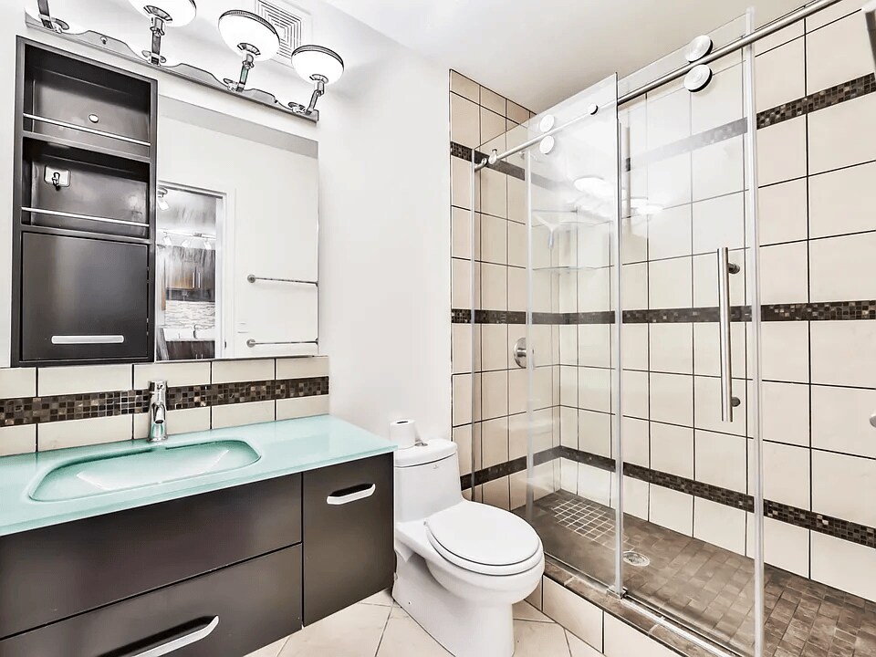 Building Photo - 1212 N La Salle Dr