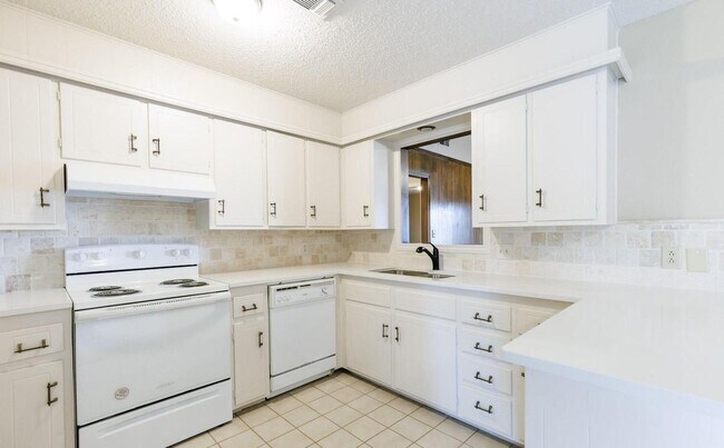 Building Photo - 3406 65th Dr