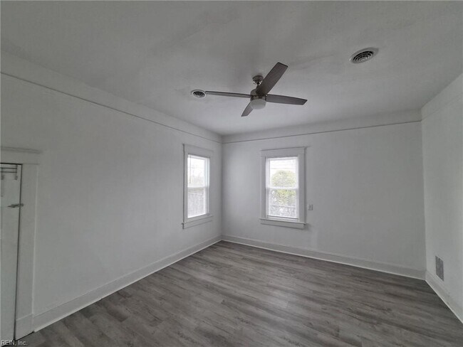 Building Photo - 351 51st St