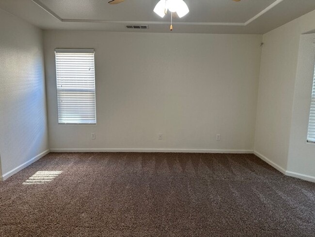 Building Photo - Move in Ready