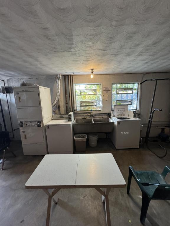 Building Photo - 41 Bertus St