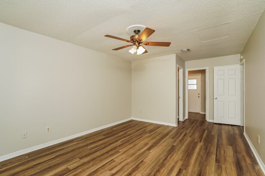 Building Photo - 6514 Flora Way