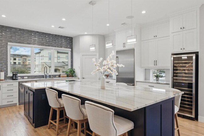 Building Photo - 428 Highwoods Trl