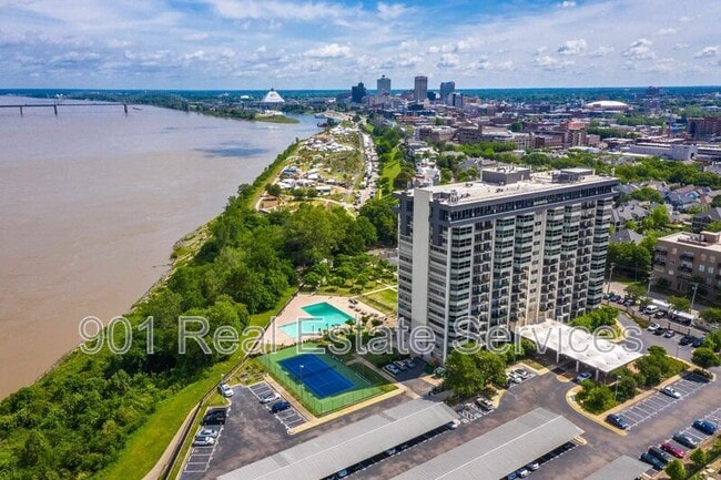 Building Photo - 655 Riverside Dr