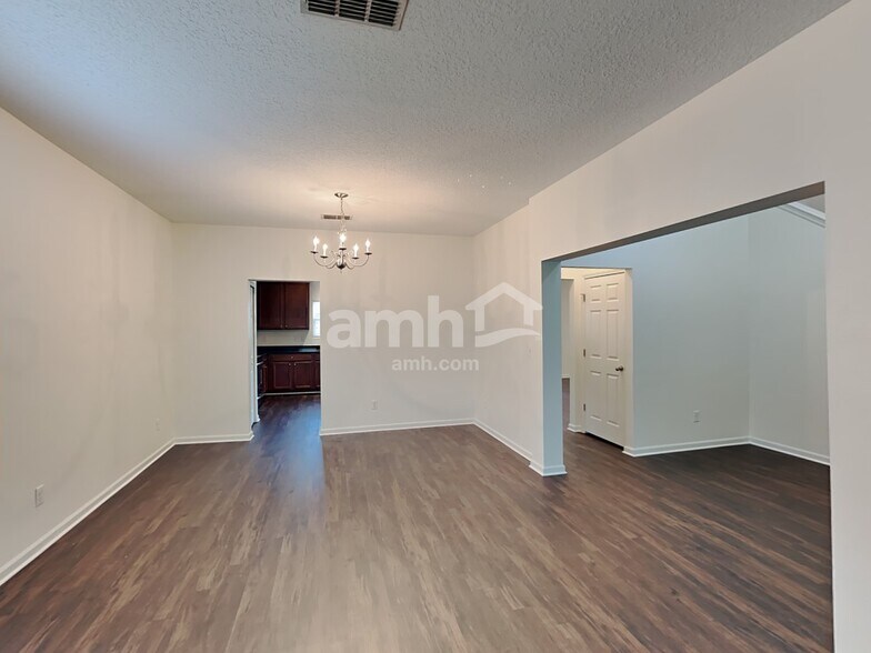 Building Photo - 13728 Devan Lee Dr N