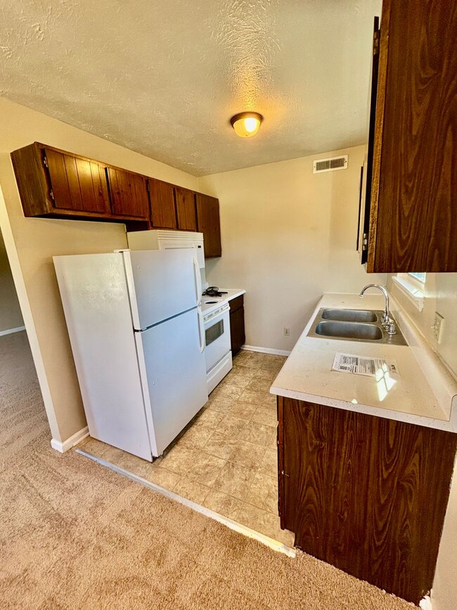 Building Photo - Two bedroom with new carpet! 1/2 off Dec!