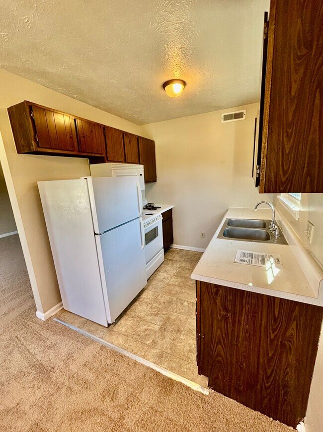 Building Photo - Two bedroom with new carpet!