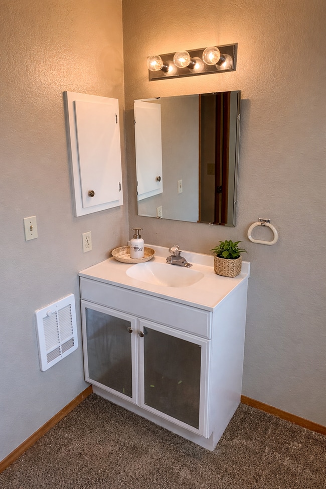 Building Photo - Pra3406