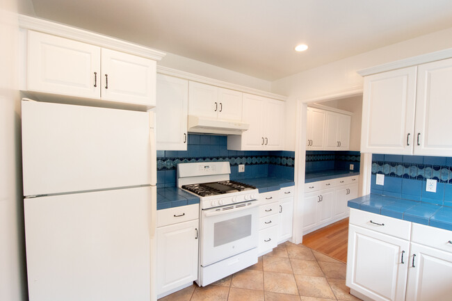 Kitchen - 8940 Hubbard St