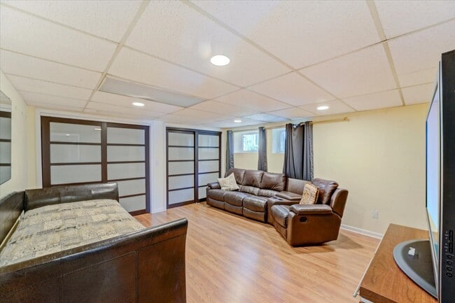 Building Photo - 74 Seneca Pl