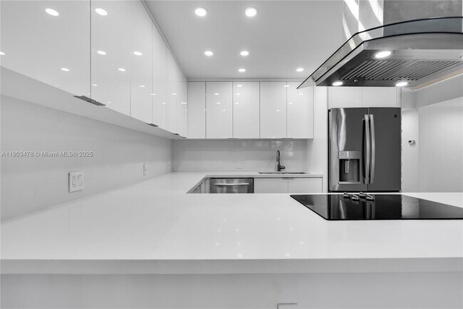 Building Photo - 141 Crandon Blvd