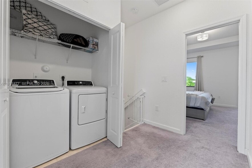 Building Photo - 20544 NE 5th Pl