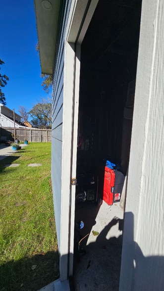 Building Photo - 1605 N Hollow Dr