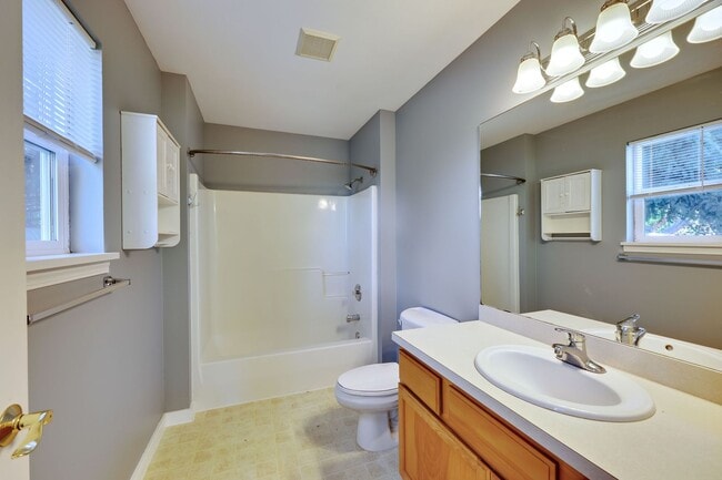 Building Photo - Poulsbo Home