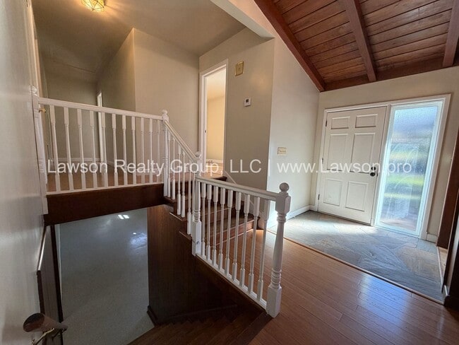 Building Photo - Beautiful Mid Century Modern Grandin Road Home