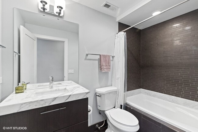 Building Photo - 1555 N Talman Ave