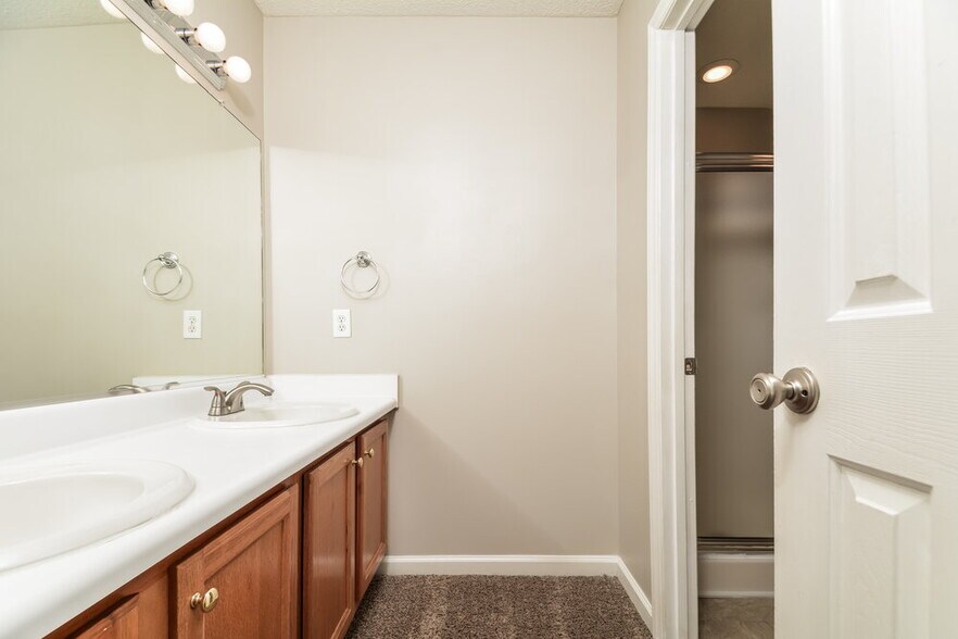 Building Photo - 313 Alder Ln