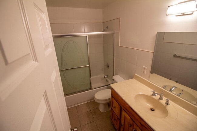 Building Photo - 4346 Swan Ave