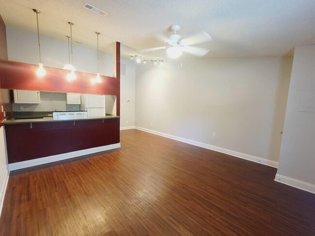 Building Photo - 2125 Sandpiper St