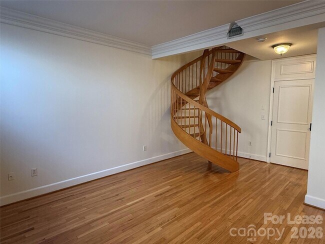 Building Photo - 515 N Church St