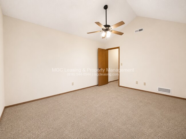 Building Photo - 3557-3563 NE Independence Cir
