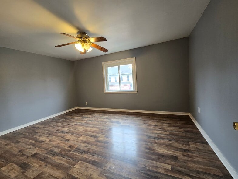 Building Photo - 62 Walnut St