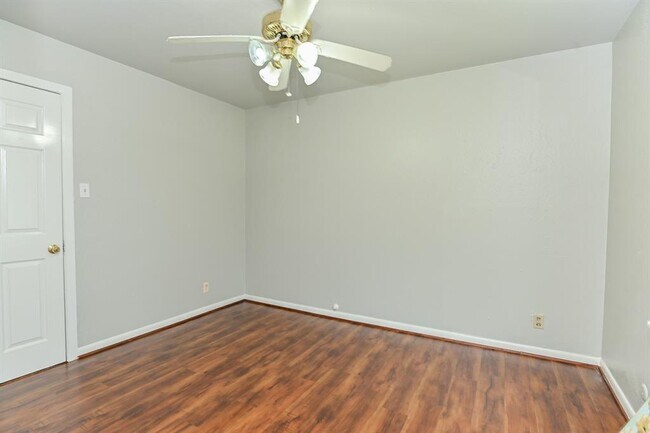 Building Photo - 8409 Bob White Dr