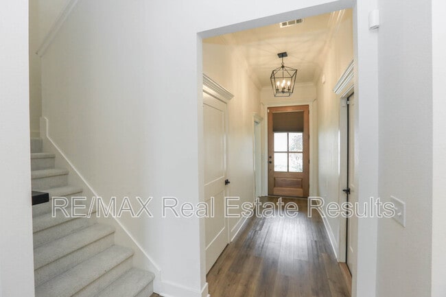 Building Photo - 1809 W Saddlebrook Ln