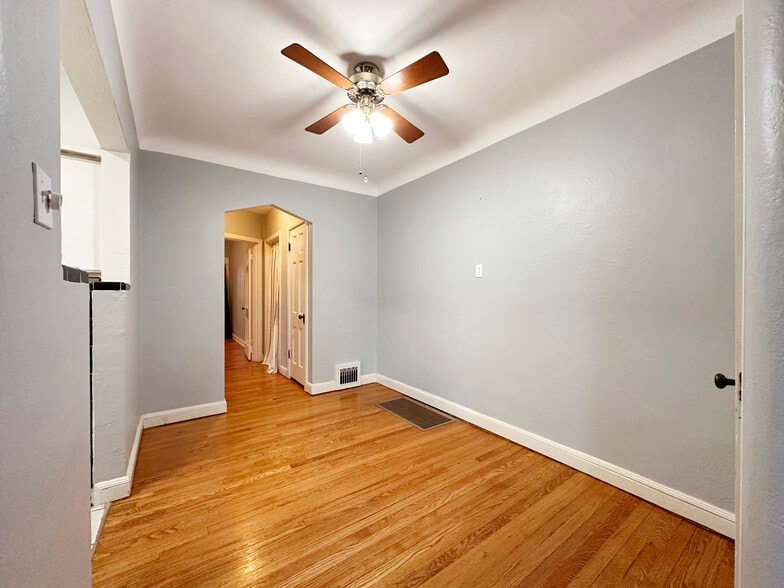 Building Photo - 5816 Mardel Ave