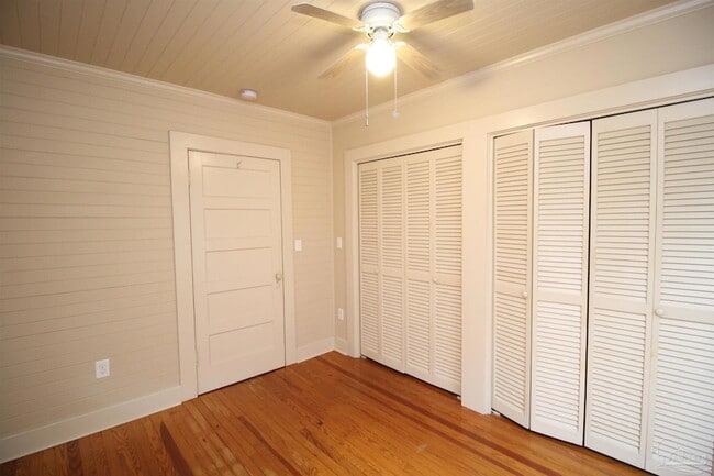 Building Photo - 3102 E De Soto St