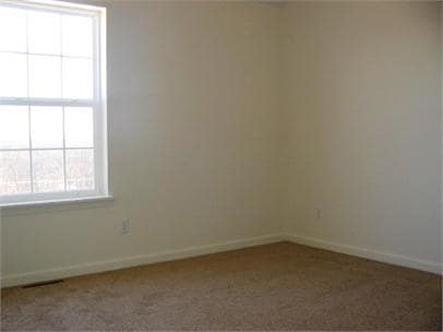 Building Photo - Duplex with a Fenced in Backyard!