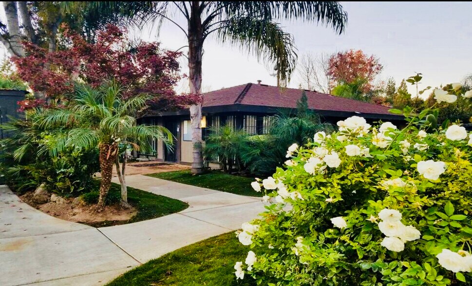 Building Photo - 1190 S Winery Ave