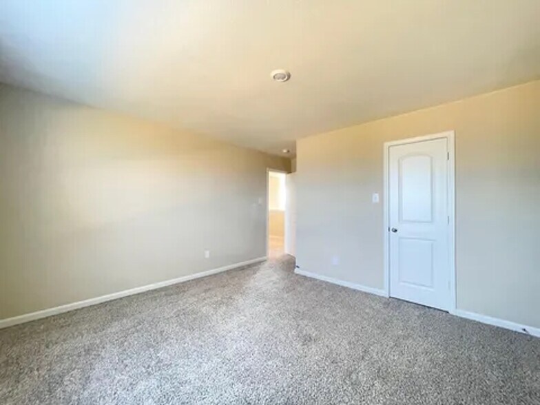 Building Photo - 1702 Sandalwood Way
