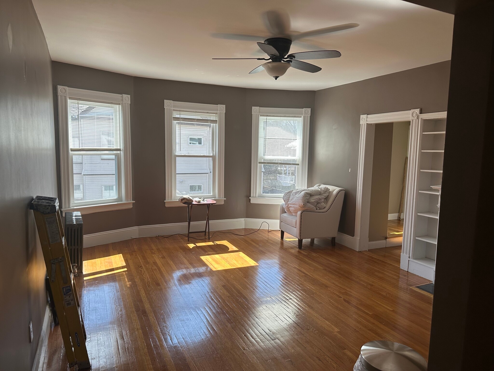 250 Sq ft. LR - 225 Gibson St