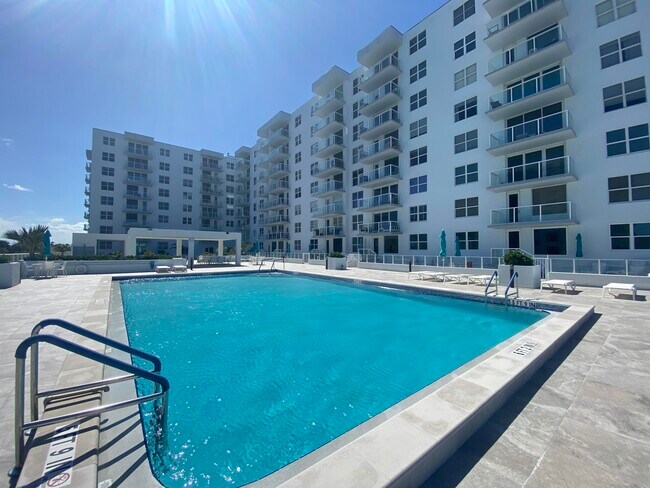 Building Photo - 3450 S Ocean Blvd