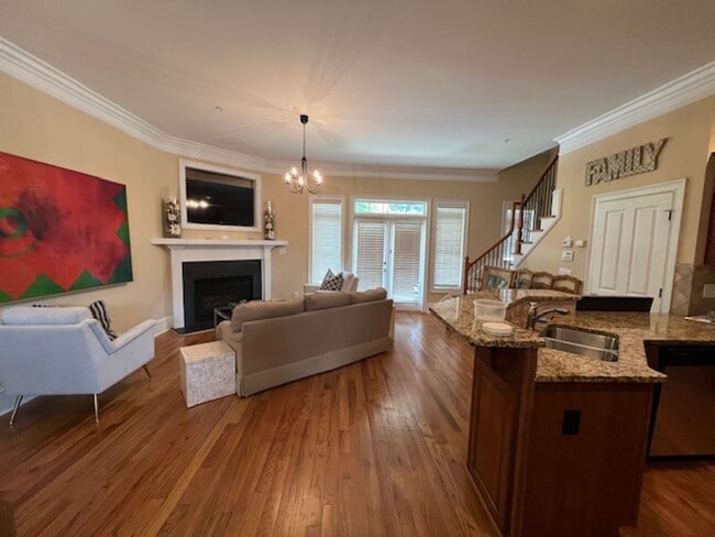 Building Photo - 2 bed 2.5 Condo- Great Location!