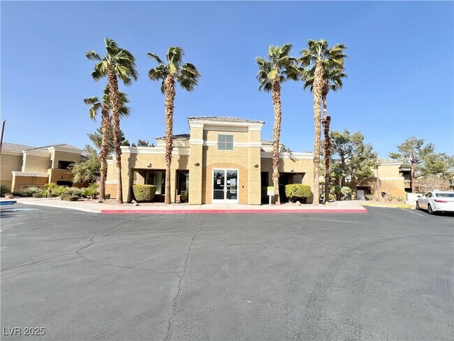 Building Photo - 8070 W Russell Rd