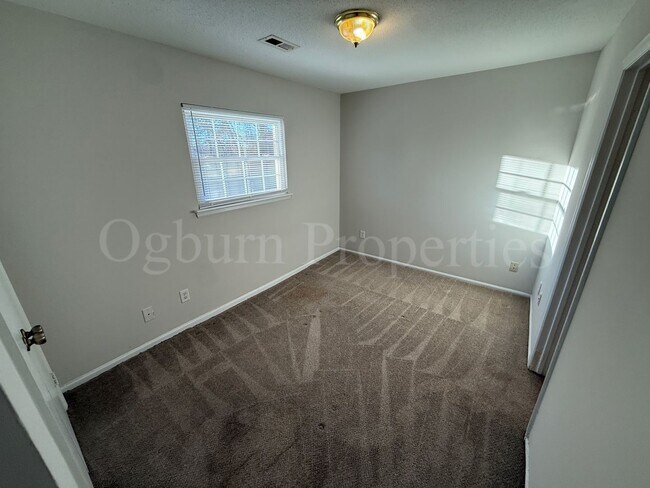 Building Photo - 2725 Laguna Ave