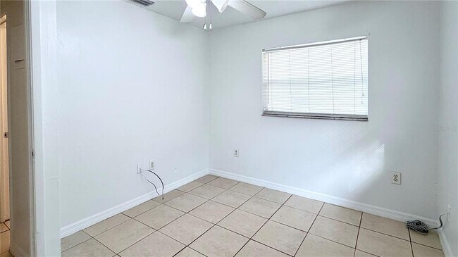 Building Photo - 1905 Park Manor Dr