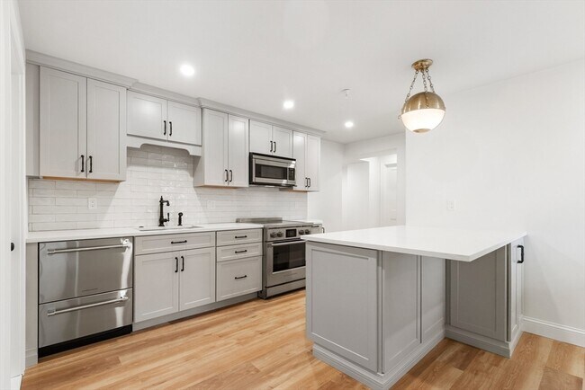 Building Photo - 32 Beacon St