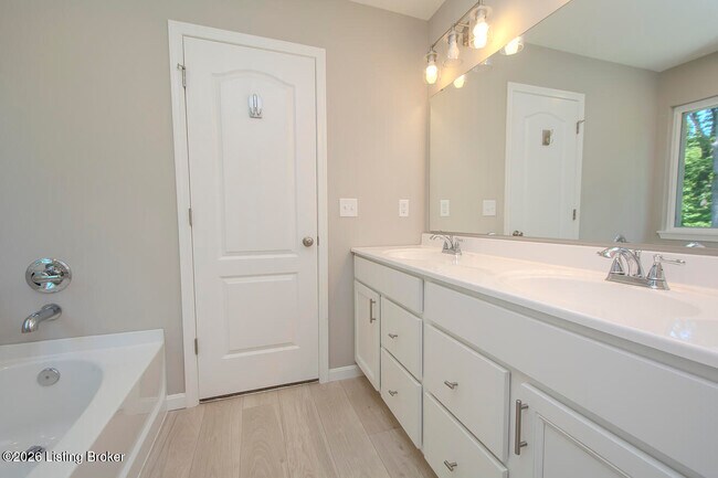 Building Photo - 17801 Bridle Run Dr