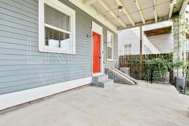 Building Photo - 1347 S Floyd St